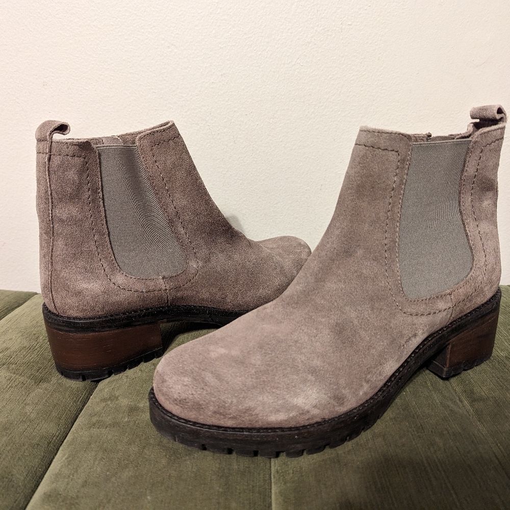 Skechers Chelsea Ankle Boots Lugnut Dark Taupe Suede 9.5
